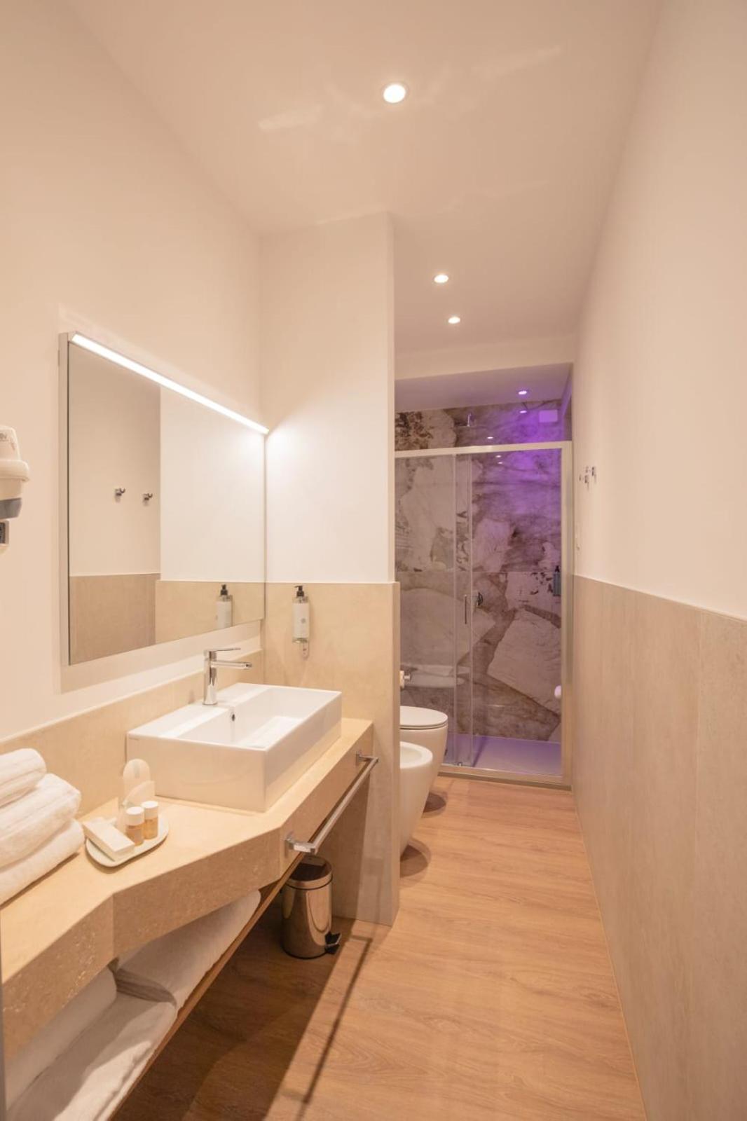 Trevi Monti House Hotell Rom Exteriör bild